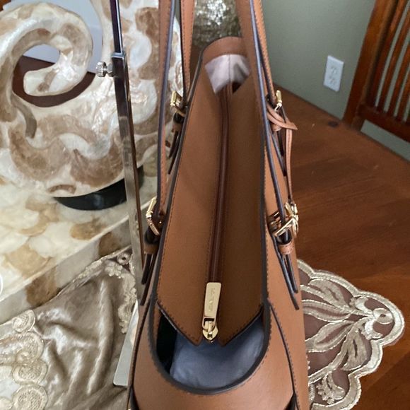 Michael Kors LG brown tote - Picture 7 of 11